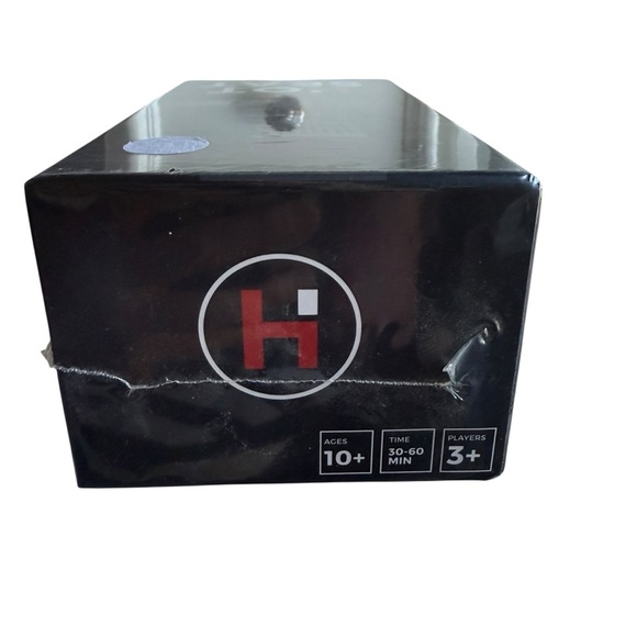 Hot Seat Card Game: The Party Game That's All About You (Ages 10+) Sealed - Picture 3 of 8